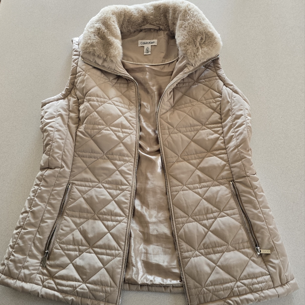 Women's Quilted Beige Jacket with Faux Fur Collar CALVIN KLEIN
